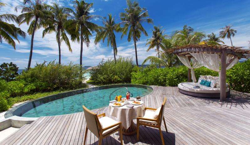Milaidhoo Island Maldives-Breakfast in deck Sakis new